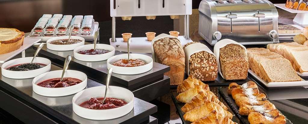 Nh Timisoara Hotel Restaurant photo